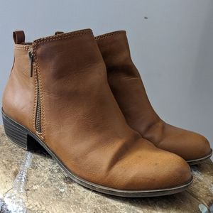 Tan Chelsea boots